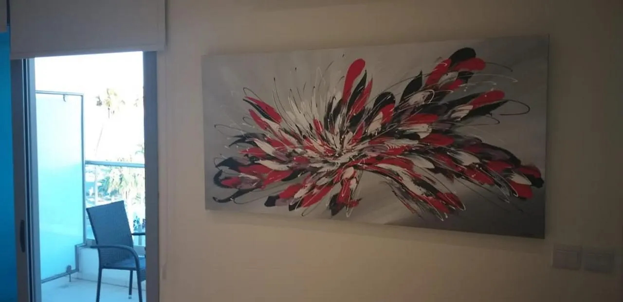 Horizon Luxury Suite At Finikoudes Beach 303 Ларнака Апартаменты